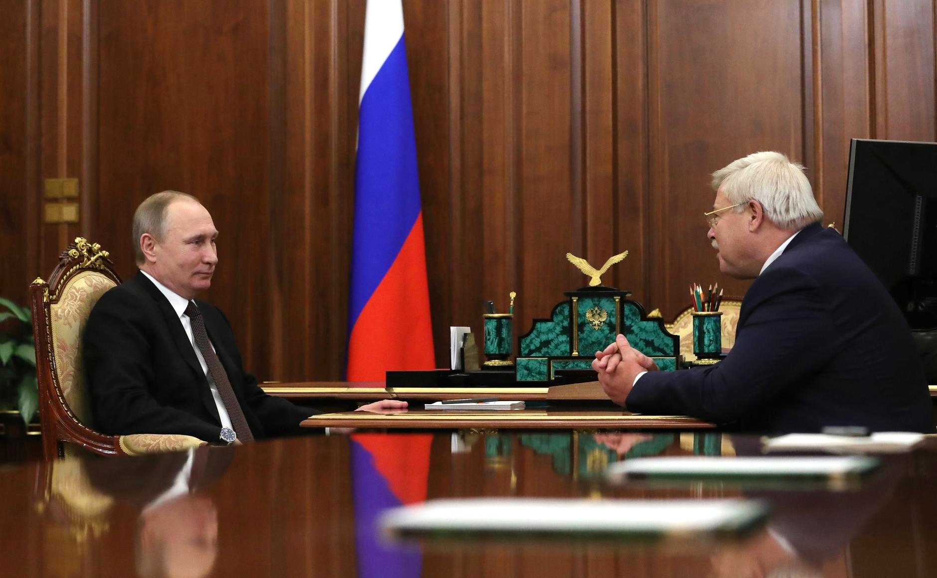 Губернатор томска. Сергей Жвачкин Путин. Назначен губернатор. Путин в Томске. Путин в Томске 2001.